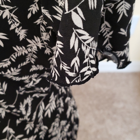 Liz Claiborne Black & White Top - Picture 4 of 10